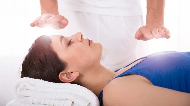bai-viet/reiki-la-gi-phuong-phap-tri-lieu-chua-lanh-bang-nang-luong-68471.html