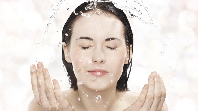 bai-viet/rua-mat-bao-lau-la-du-mot-so-luu-y-khi-rua-mat-de-khong-anh-huong-den-lan-da.html