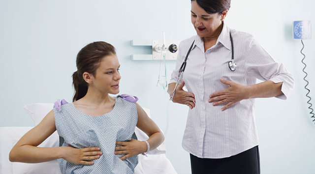 bai-viet/sang-ngu-day-bi-dau-xuong-uc-la-bi-gi-lam-sao-chua-tri-65805.html