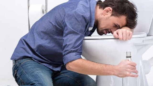 bai-viet/say-ruou-non-uong-gi-de-co-the-phuc-hoi-tot-hon-khi-nao-can-di-gap-bac-si.html