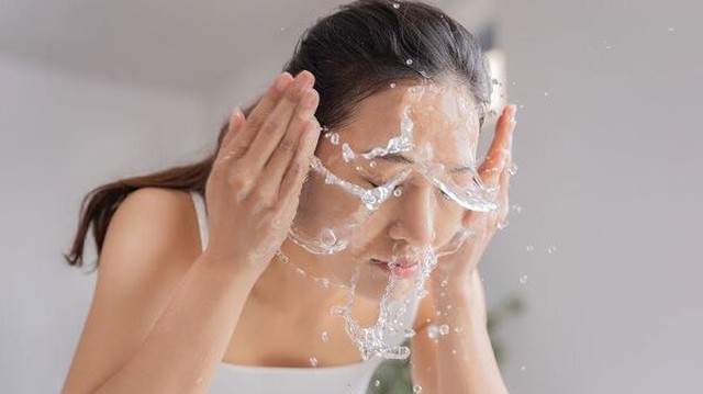 bai-viet/nan-mun-xong-co-nen-rua-mat-khong-luu-y-khi-cham-soc-da-mat-sau-khi-nan-mun.html