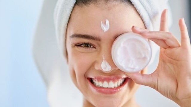 bai-viet/kem-duong-am-la-gi-kem-duong-am-co-tac-dung-gi-cho-lan-da.html