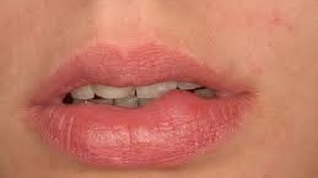 bai-viet/nguyen-nhan-u-nang-nhay-o-moi-va-cach-dieu-tri.html