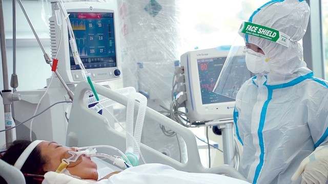 bai-viet/so-ca-mac-covid-19-bat-ngo-tang-manh-nhieu-benh-nhan-phai-tho-oxy.html