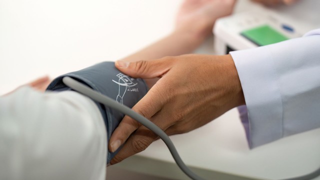 bai-viet/so-sanh-may-do-huyet-ap-omron-7120-va-8712-uu-va-nhuoc-diem-cua-tung-dong-may.html