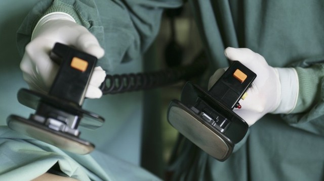 bai-viet/soc-dien-ngoai-long-nguc-va-3-buoc-thuc-hien-trong-cap-cuu.html