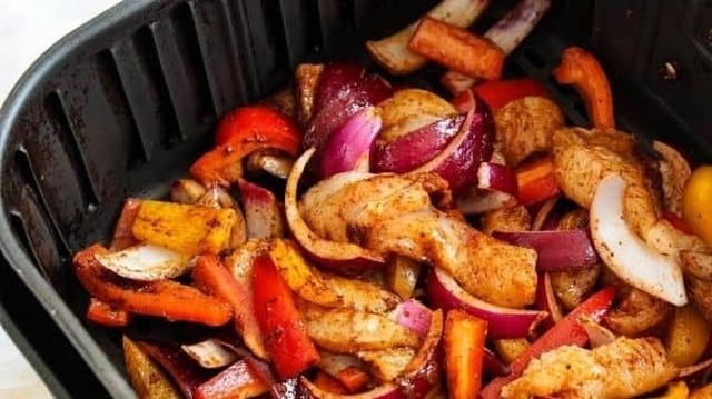 bai-viet/su-dung-noi-chien-khong-dau-moi-ngay-co-tot-cho-suc-khoe-khong-72171.html