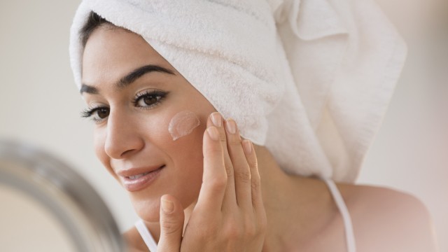 bai-viet/sua-duong-the-hatomugi-co-dung-cho-mat-duoc-khong.html