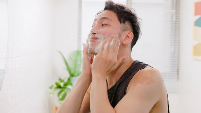 bai-viet/top-10-sua-rua-mat-trang-da-cho-nam-gia-binh-dan.html