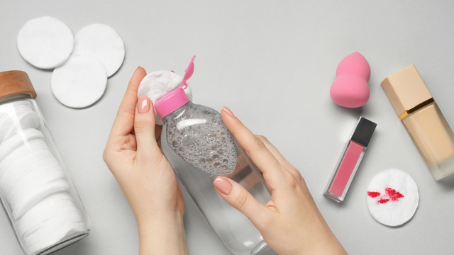 bai-viet/tac-hai-cua-nuoc-tay-trang-va-cach-chon-nuoc-tay-trang-an-toan-phu-hop.html