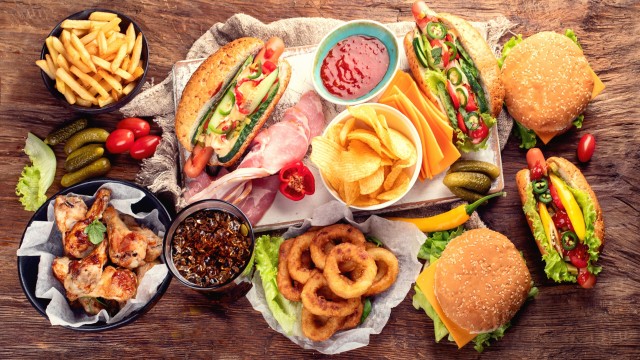 bai-viet/tac-hai-cua-thuc-an-nhanh-den-suc-khoe-cua-ban-72045.html