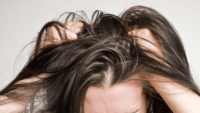 bai-viet/tai-sao-goi-dau-xong-van-ngua-cach-khac-phuc-hieu-qua.html