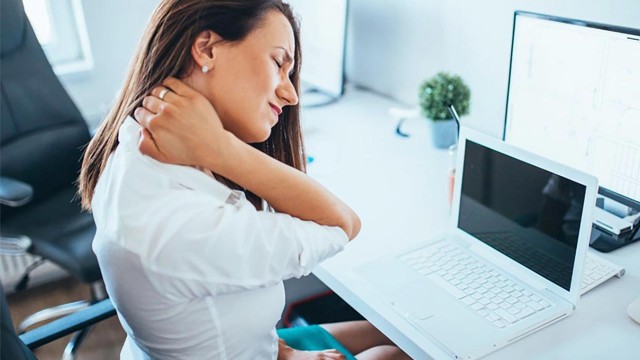 bai-viet/tai-sao-nhan-vien-van-phong-thuong-gap-van-de-dau-co-vai-gay.html