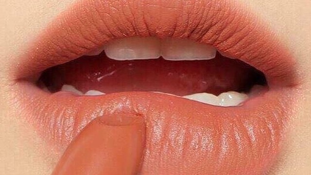 bai-viet/thac-mac-muon-thuo-cua-chi-em-son-het-han-dung-duoc-khong-59300.html