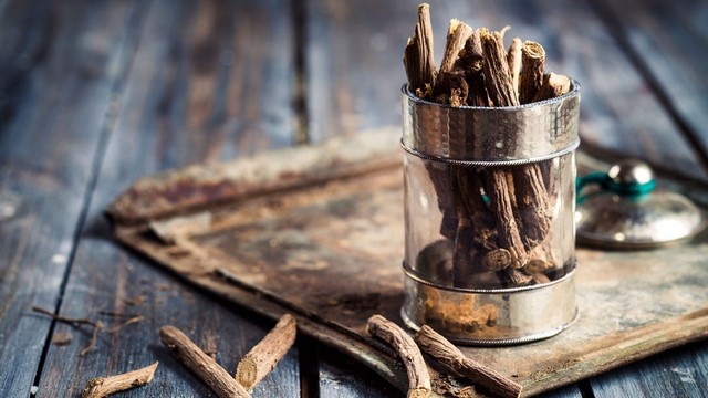 bai-viet/nhung-loi-ich-suc-khoe-khi-uong-re-cam-thao-73201.html