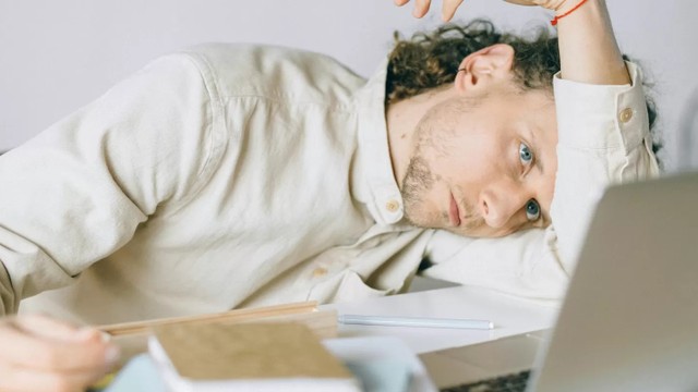 Thờ ơ - Dấu hiệu cảnh báo sức khỏe tinh thần không nên bỏ qua