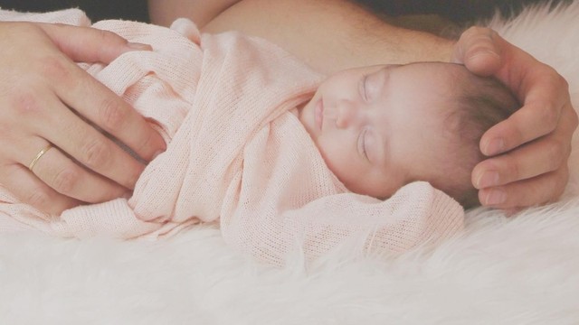 bai-viet/thop-tre-so-sinh-nhu-the-nao-la-binh-thuong.html