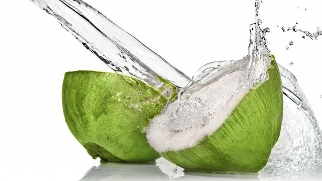 bai-viet/tieu-chay-uong-nuoc-dua-duoc-khong-mot-so-luu-y-can-biet.html