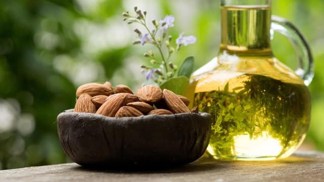 bai-viet/tim-hieu-loi-ich-cua-dau-hanh-nhan-cho-da-va-toc.html