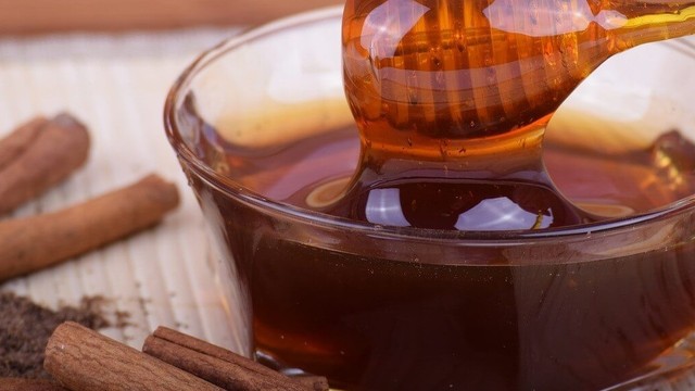 bai-viet/tim-hieu-tat-tan-tat-ve-bai-thuoc-mat-ong-va-bot-que-chua-vo-sinh-tai-nha.html