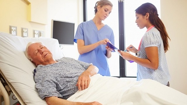 bai-viet/tim-hieu-ve-loet-ty-de-vung-cung-cut-o-nguoi-benh-nam-liet-giuong-59665.html