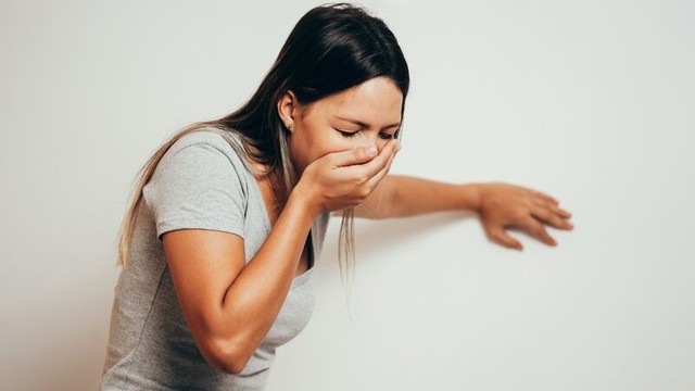 bai-viet/toat-mo-hoi-lanh-chong-mat-buon-non-la-dau-hieu-cua-benh-gi.html