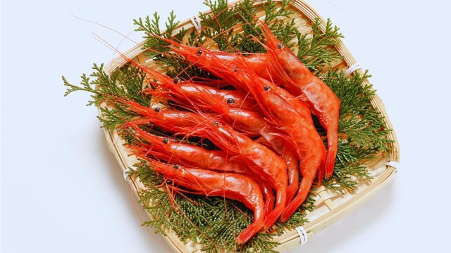 bai-viet/dac-diem-dinh-duong-co-trong-tom-hong-va-loi-ich-doi-voi-suc-khoe.html