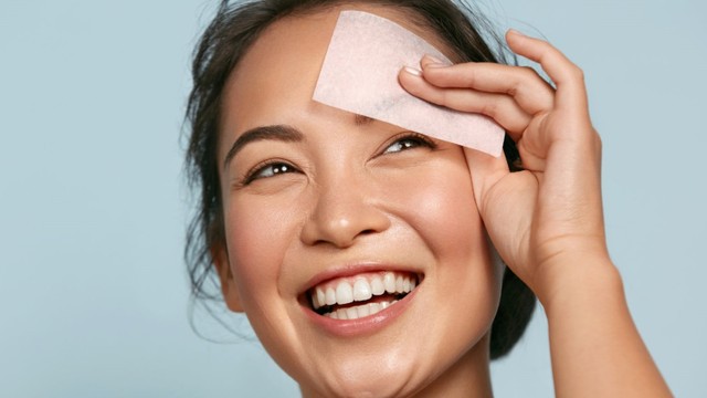 bai-viet/top-5-kem-duong-trang-da-mat-cho-da-dau-duoc-ua-chuong-ve-do-lanh-tinh.html