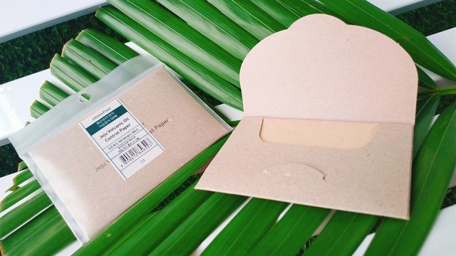 bai-viet/top-5-loai-giay-tham-dau-tot-cho-da-mun-duoc-ua-chuong-nhat-hien-nay-52790.html