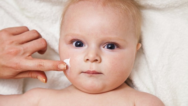 bai-viet/top-san-pham-duoc-khuyen-dung-cho-tre-bi-tay-chan-mieng-68245.html