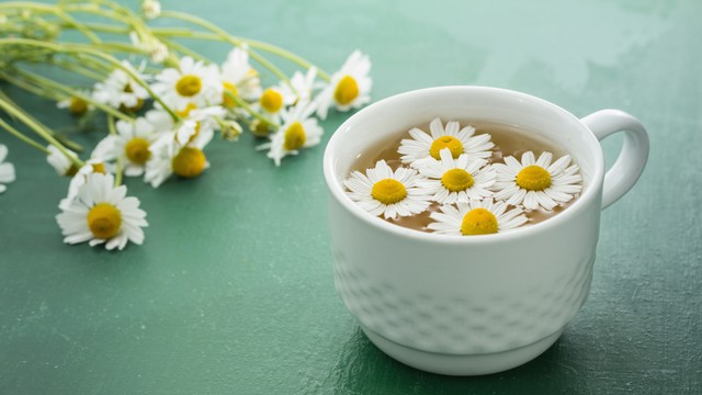 bai-viet/tra-hoa-cuc-va-nhung-loi-ich-tuyet-voi-cho-suc-khoe-ma-ban-khong-the-bo-qua.html