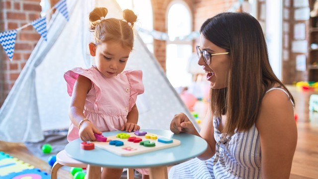 bai-viet/tre-18-thang-chua-biet-noi-nhung-dieu-can-biet-va-khi-nao-can-lo-lang.html