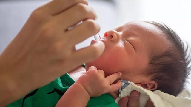 bai-viet/tre-2-thang-tuoi-uong-vitamin-d3-co-tac-dung-gi-cach-uong-ra-sao.html