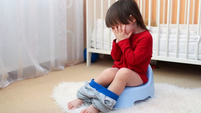 bai-viet/tre-2-tuoi-di-ngoai-ra-nuoc-mau-vang-co-sao-khong.html