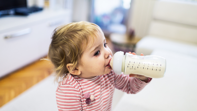 bai-viet/tre-3-tuoi-uong-sua-me-co-tot-khong-nhung-dieu-bo-me-can-luu-y.html