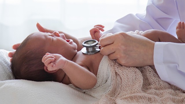 bai-viet/tre-bi-thong-lien-that-co-tiem-phong-duoc-khong.html