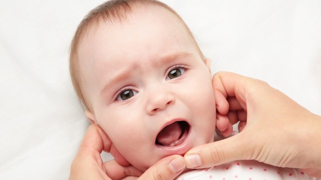 bai-viet/tre-bieng-an-khi-moc-rang-lam-the-nao-de-cai-thien.html