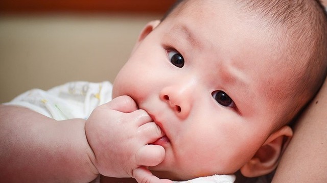 bai-viet/tre-em-bi-noi-mun-nuoc-khap-nguoi-la-bieu-hien-benh-gi-cach-xu-ly-ra-sao-58806.html