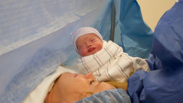 bai-viet/tre-sinh-mo-khac-tre-sinh-thuong-the-nao.html