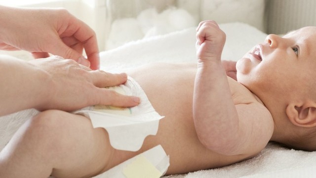 bai-viet/tre-so-sinh-di-ngoai-co-hat-trang-nguyen-nhan-va-cach-chua-tri.html