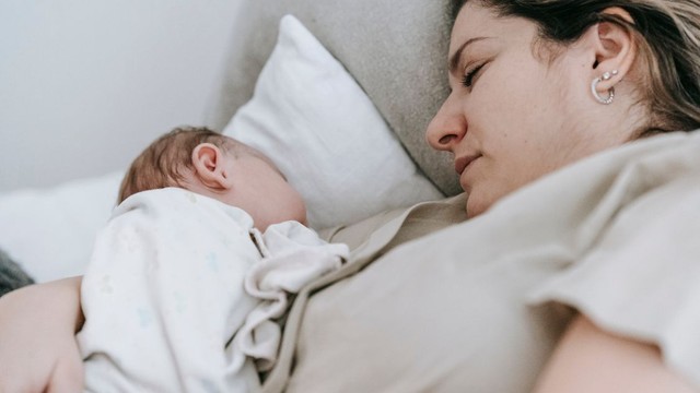 bai-viet/tre-so-sinh-goi-tay-me-ngu-co-sao-khong-loi-khuyen-tu-chuyen-gia.html