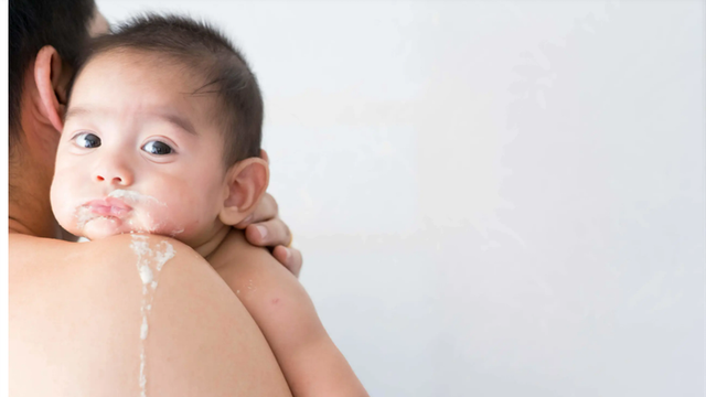 bai-viet/tre-so-sinh-hay-bi-nac-va-tro-me-phai-lam-sao.html