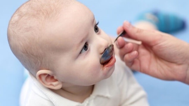 bai-viet/tre-sot-xuat-huyet-nen-uong-oresol-nhu-the-nao-nhung-luu-y-khi-cho-tre-uong-oresol.html