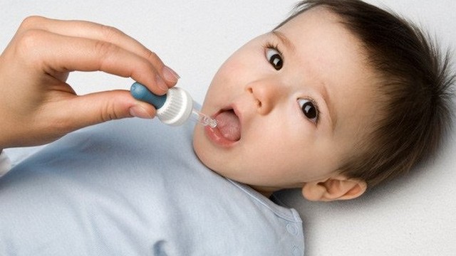 bai-viet/tre-uong-vitamin-a-co-tac-dung-phu-khong-cach-bo-sung-vitamin-a-an-toan-cho-tre.html