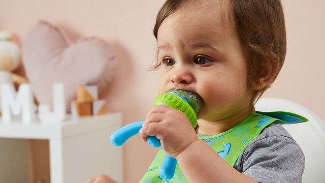 Mẹ cần biết: Túi nhai ăn dặm dùng cho bé mấy tháng tuổi?