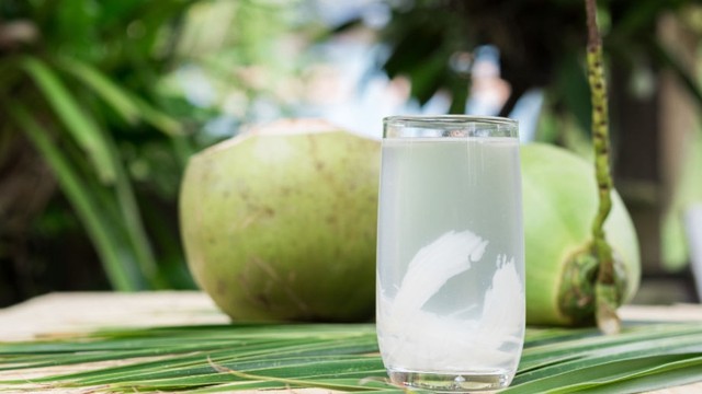 bai-viet/uong-nuoc-dua-co-tot-cho-gan-khong-nhung-ai-khong-nen-uong-nuoc-dua.html