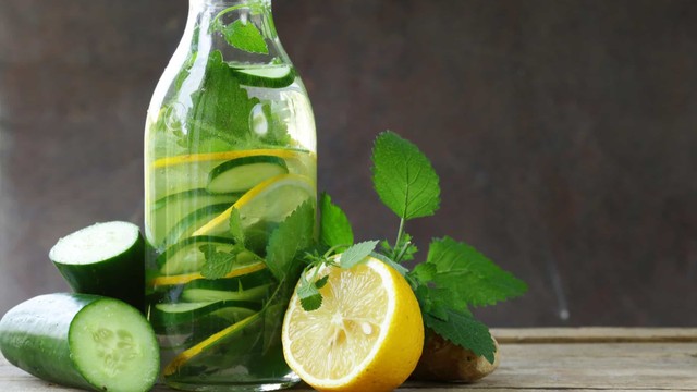 bai-viet/uong-nuoc-dua-leo-va-chanh-co-giam-can-khong-cach-uong-hieu-qua.html