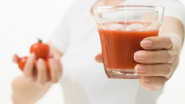 bai-viet/uong-nuoc-ep-ca-chua-moi-ngay-co-tot-khong-63729.html