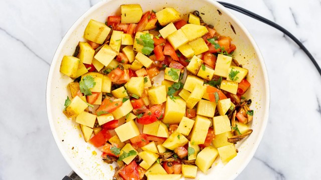 bai-viet/xao-khoai-tay-voi-ca-chua-co-doc-khong-co-nen-an-khoai-tay-va-ca-chua-cung-nhau-khong.html