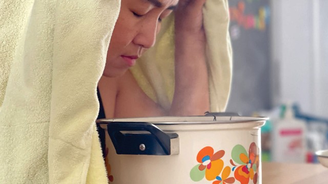 bai-viet/xong-mui-hong-bang-nuoc-muoi-sinh-ly-duoc-thuc-hien-nhu-the-nao-58333.html